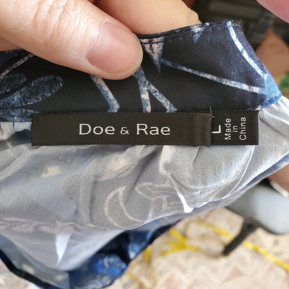 Doe & Rae blue abstract floral halter tank L - Picture 8 of 12